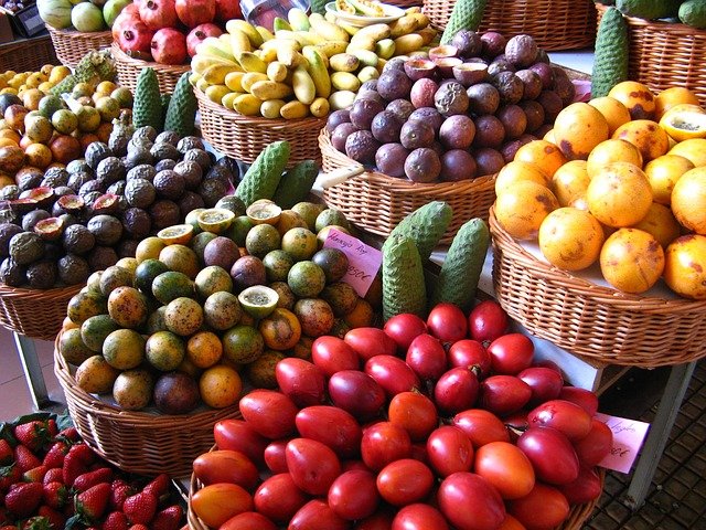 trh s exotickým ovocem